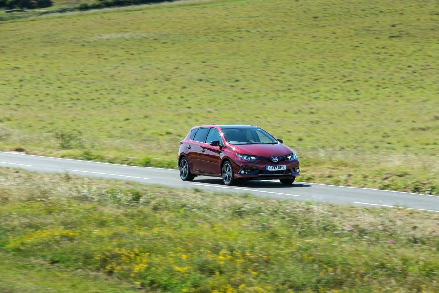  Toyota Auris Hybrid GB25 2017 года  (UK) (фото 32 из 46)